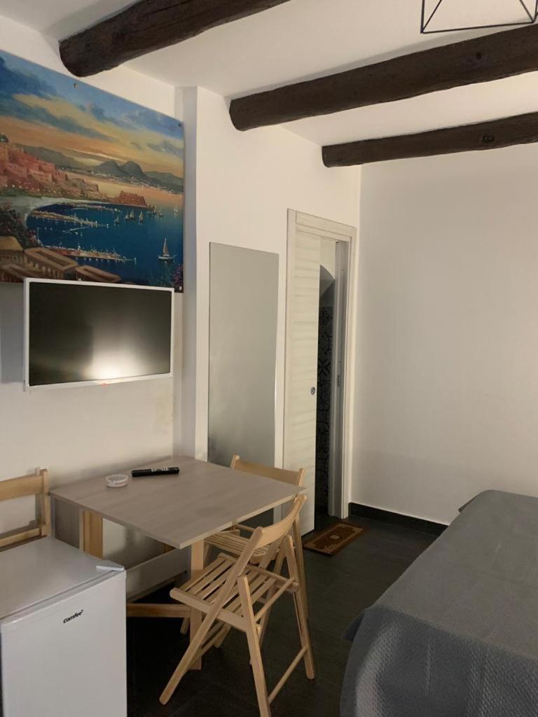 Viky House Chiaia Apartment Naples Exterior photo